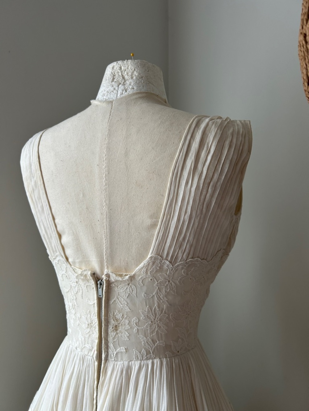 Vintage 1950s Henri Bendel White Lace Dress - Picture 7 of 11